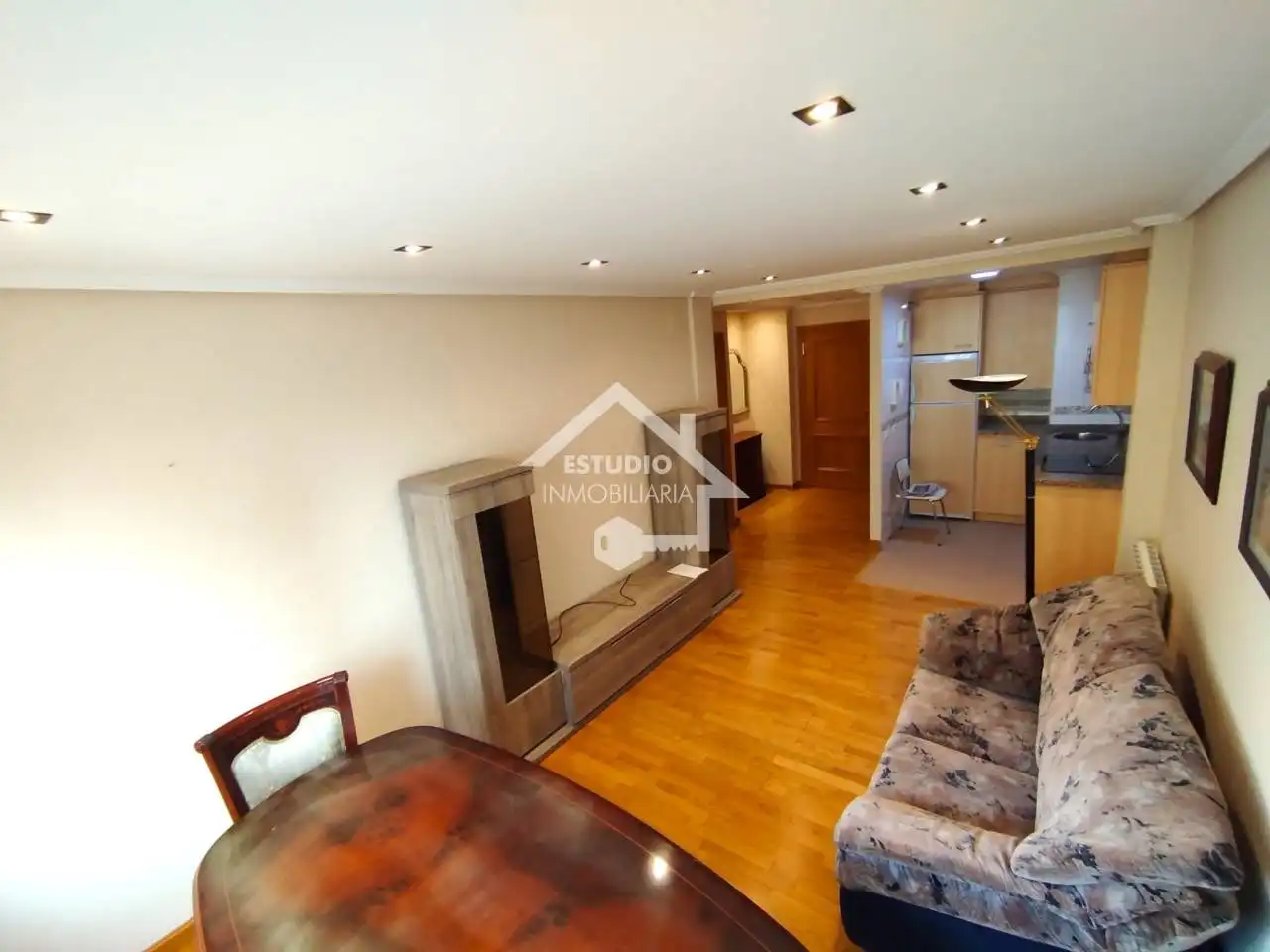 Wohnung zum Verkauf in Oyón-Oion mit Heizung, Abstellraum und Balkon