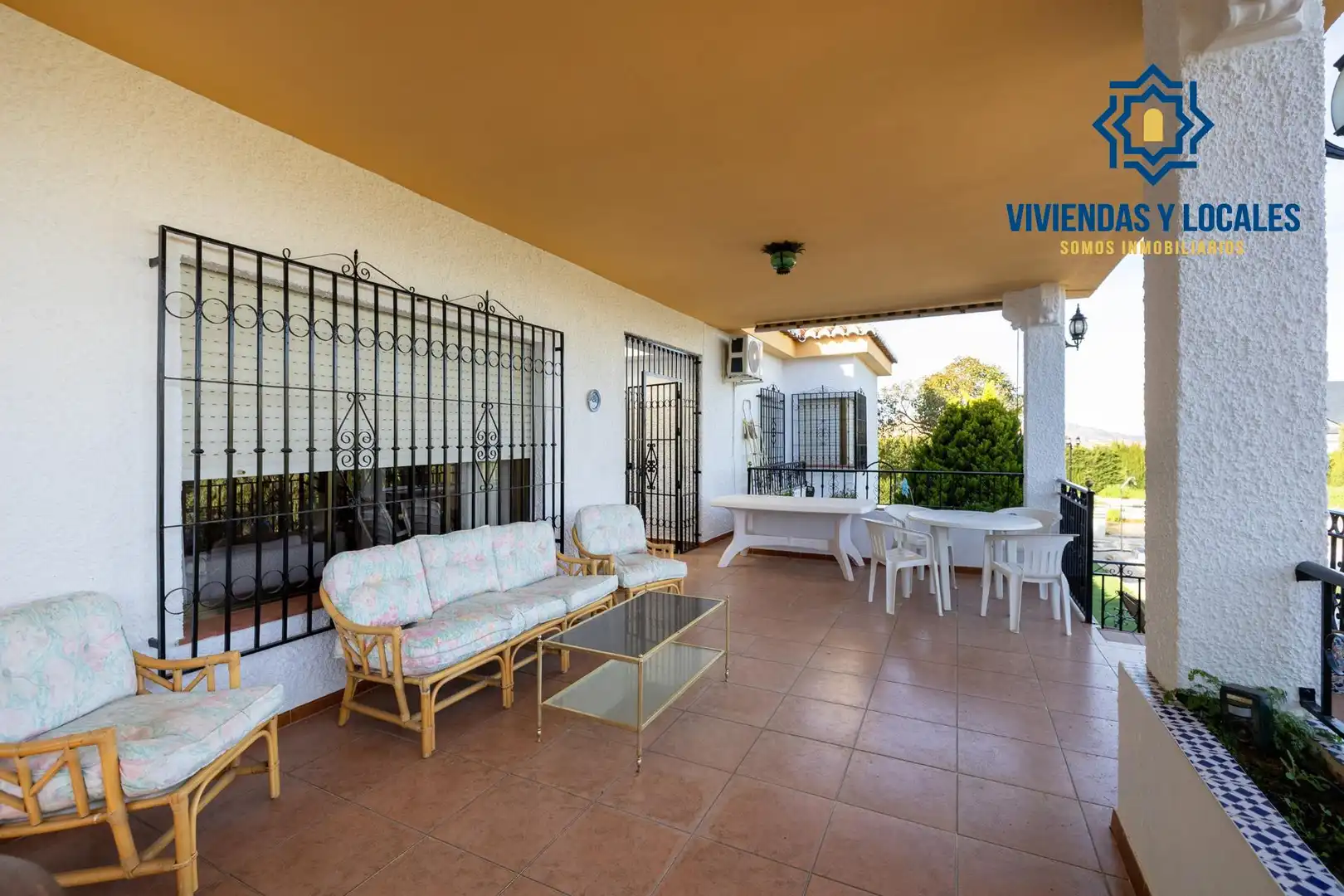 Chalet con piscina en venta en Calle Lindaraja, imagen 4