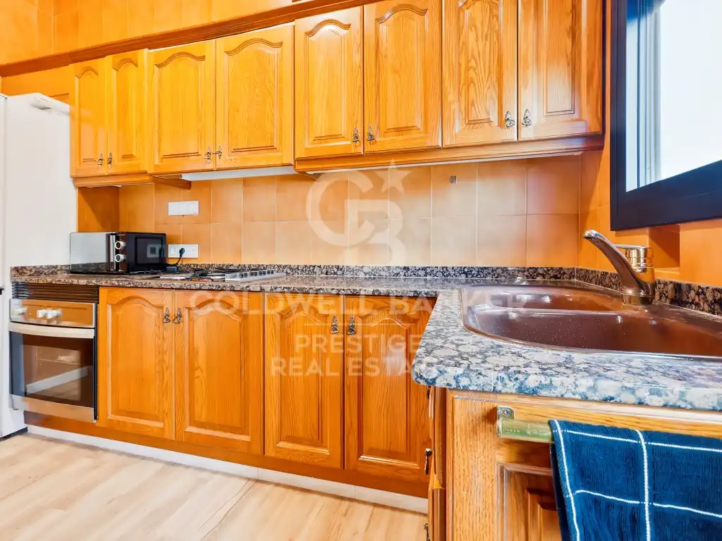 Kitchen of Houses for sale in Esplugues de Llobregat