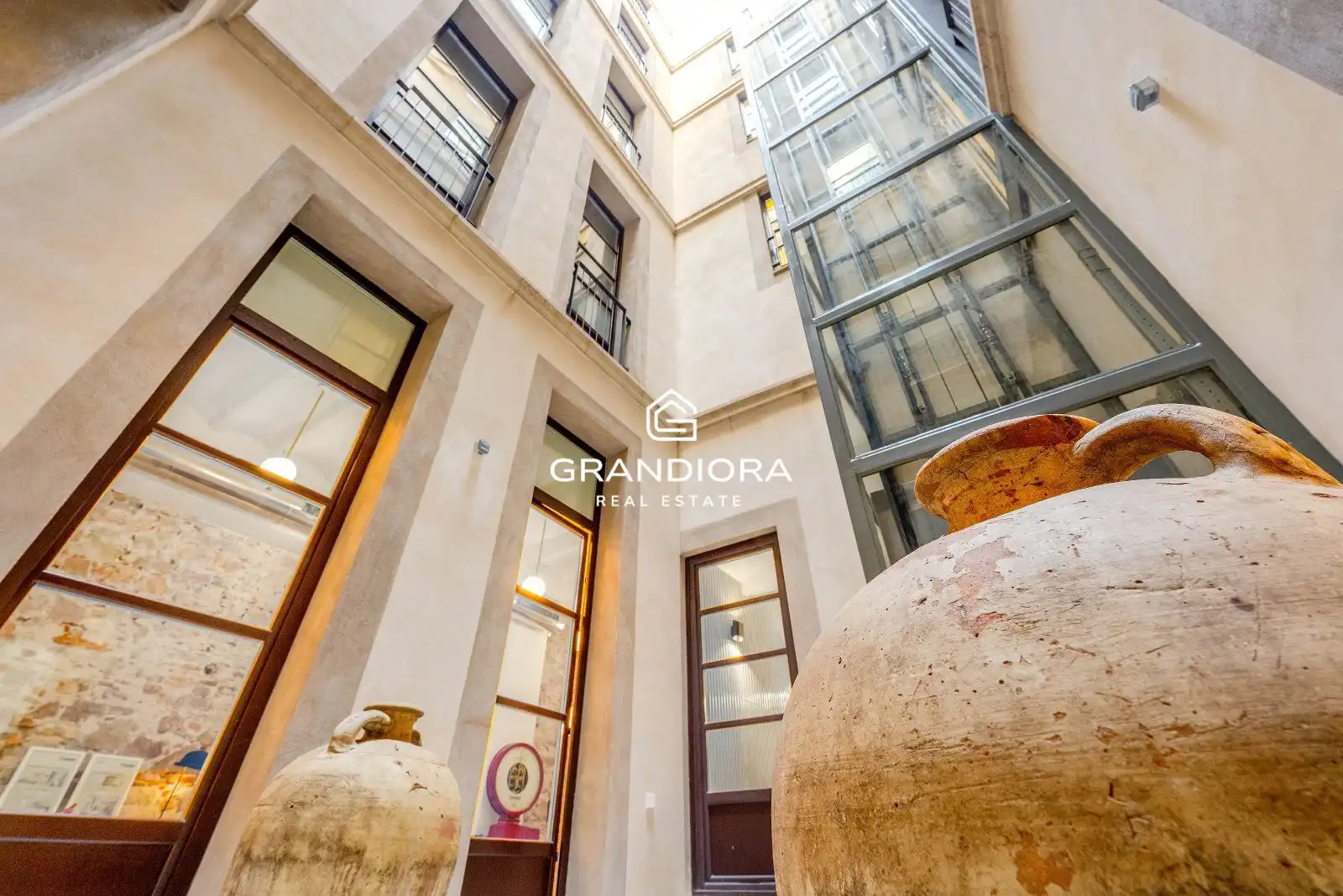 Vista exterior de Pis en venda en Barcelona amb Aire condicionat, Calefacció i Terrassa