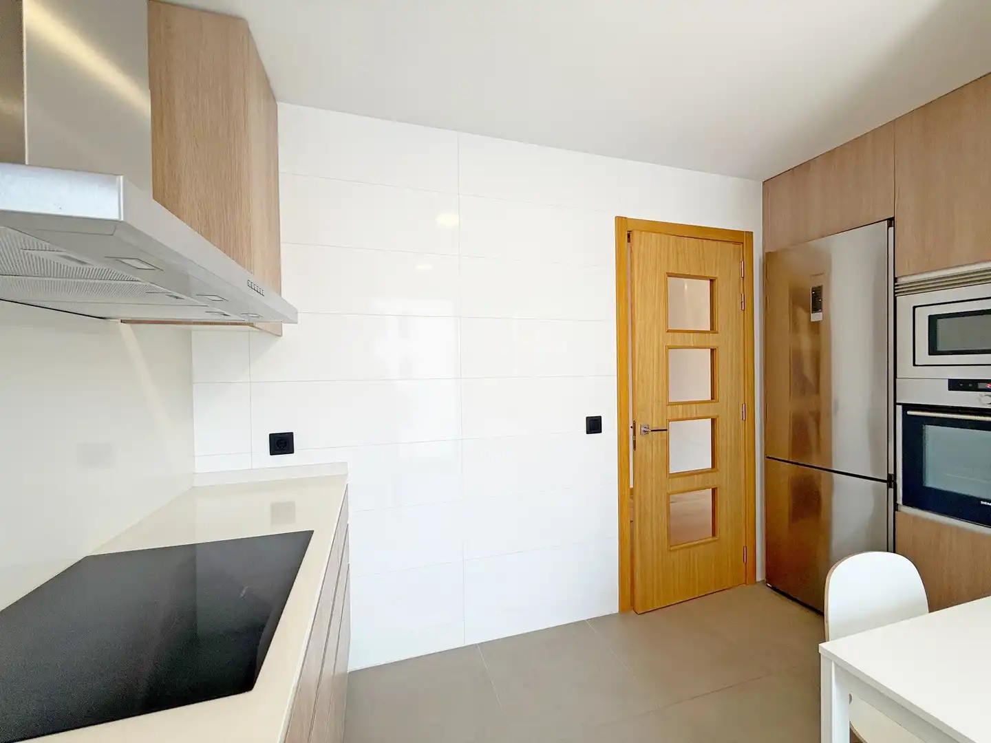 Küche von Wohnung zur Miete in A Coruña Capital  mit Heizung