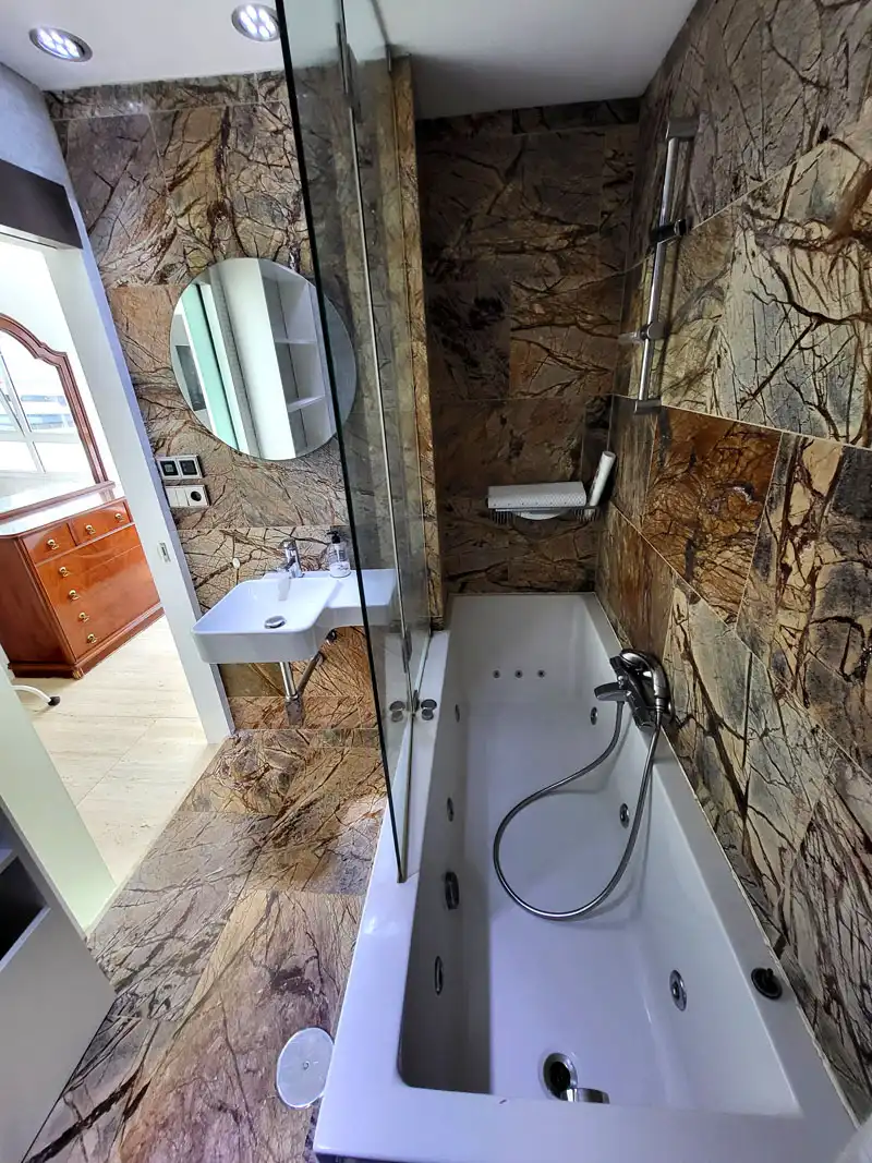 Baño de Piso de alquiler en Vigo  con Amueblado, Horno y Lavadora