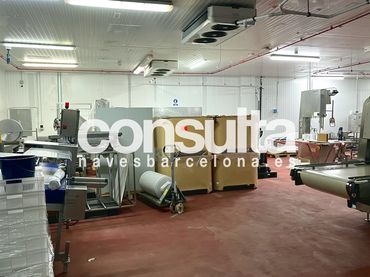 Industrial building for sale in Carrer de Can Victoriano 11
