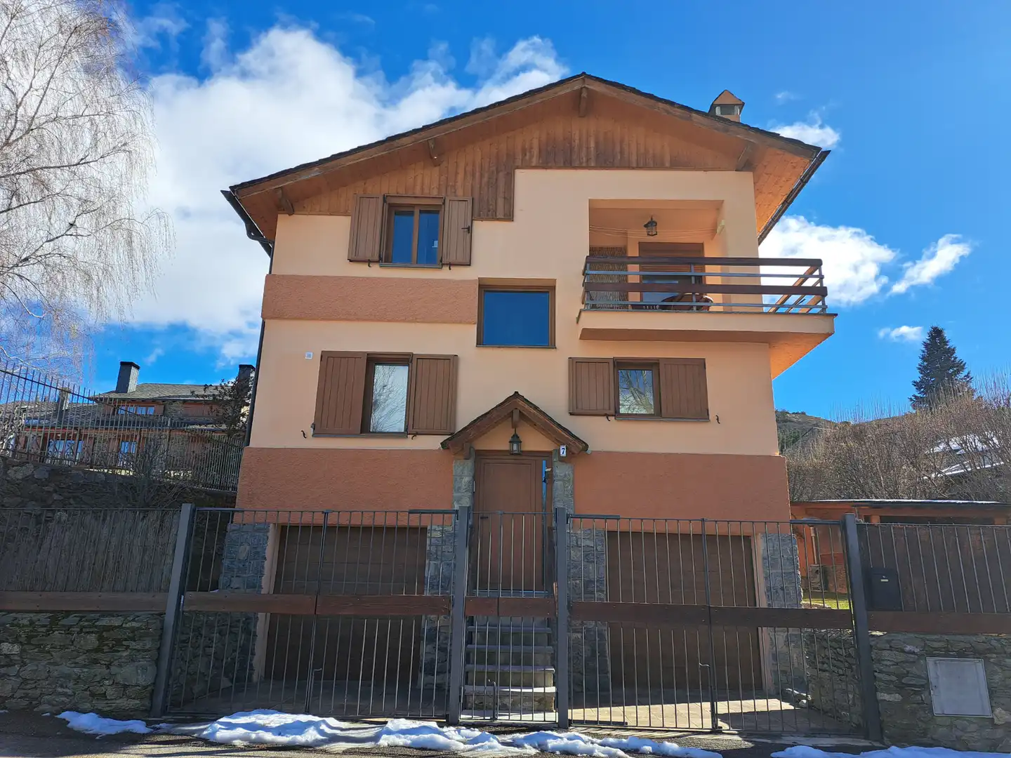 Vista exterior de Casa o xalet en venda en Fontanals de Cerdanya amb Calefacció, Terrassa i Moblat
