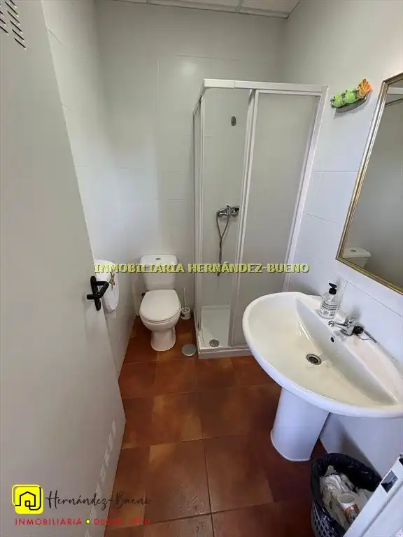 Badezimmer von Fabrikhallen zur Miete in Calvarrasa de Abajo, Salamanca