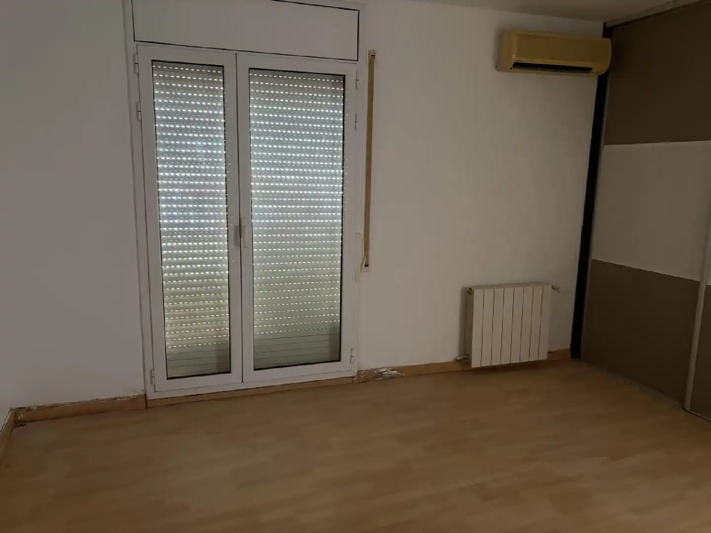 Habitación de Piso en venta en La Pobla de Montornès   con Terraza