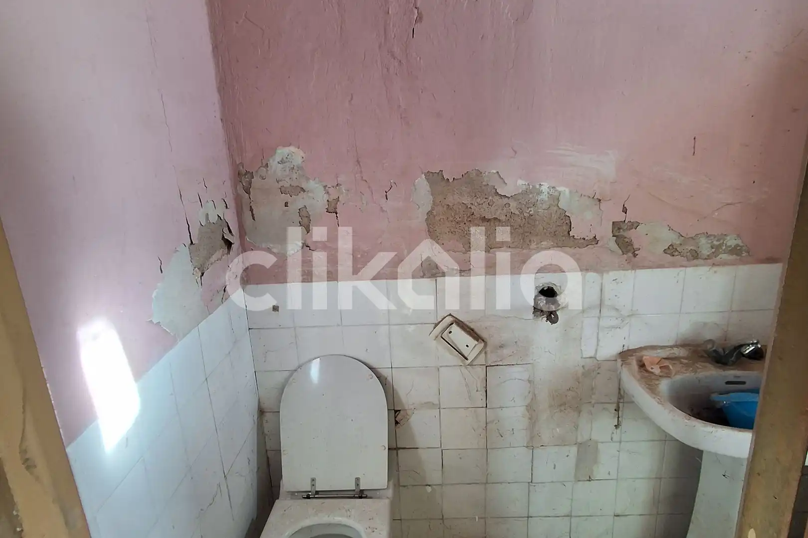 Bany de Casa o xalet en venda en Fonelas amb Terrassa
