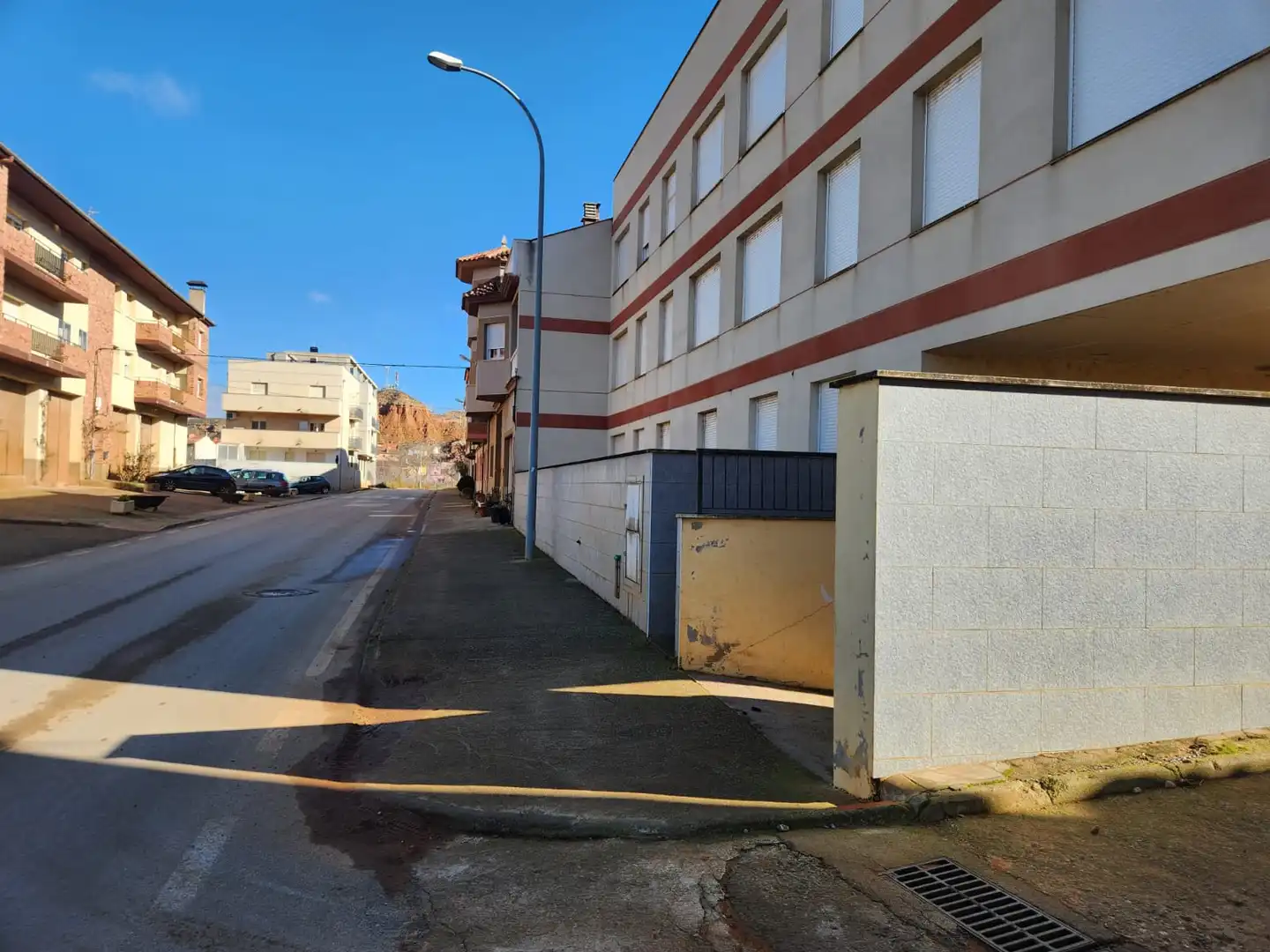 Vista exterior de Edificio en venta en Teruel