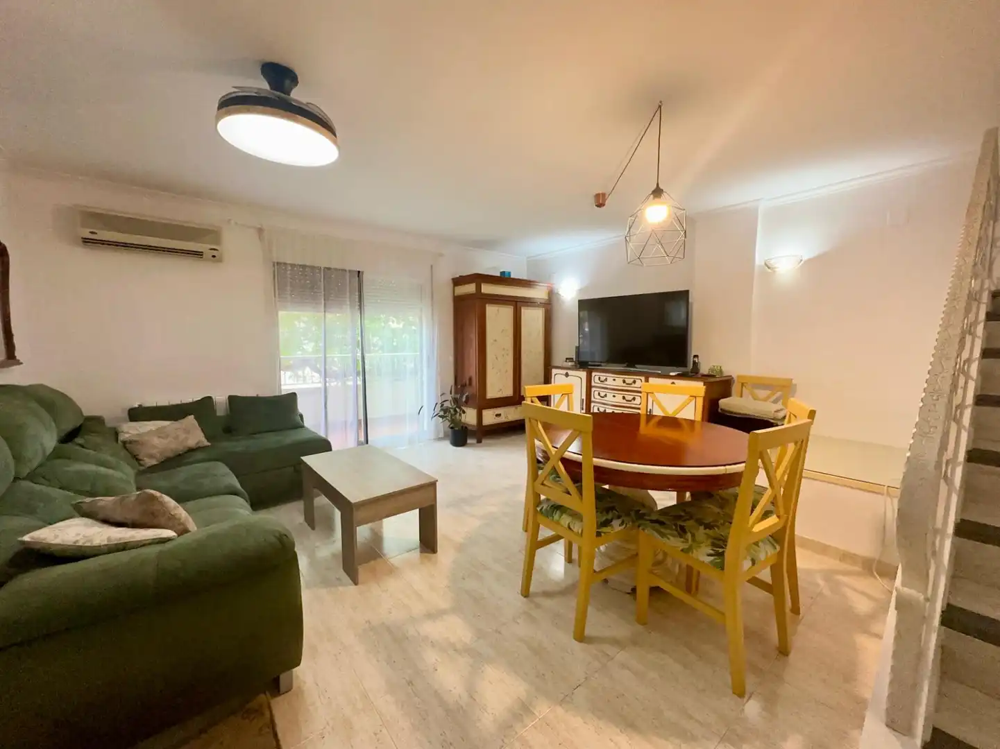 Sala de estar de Casa adosada en venta en Sagunto / Sagunt con Aire acondicionado, Calefacción y Terraza