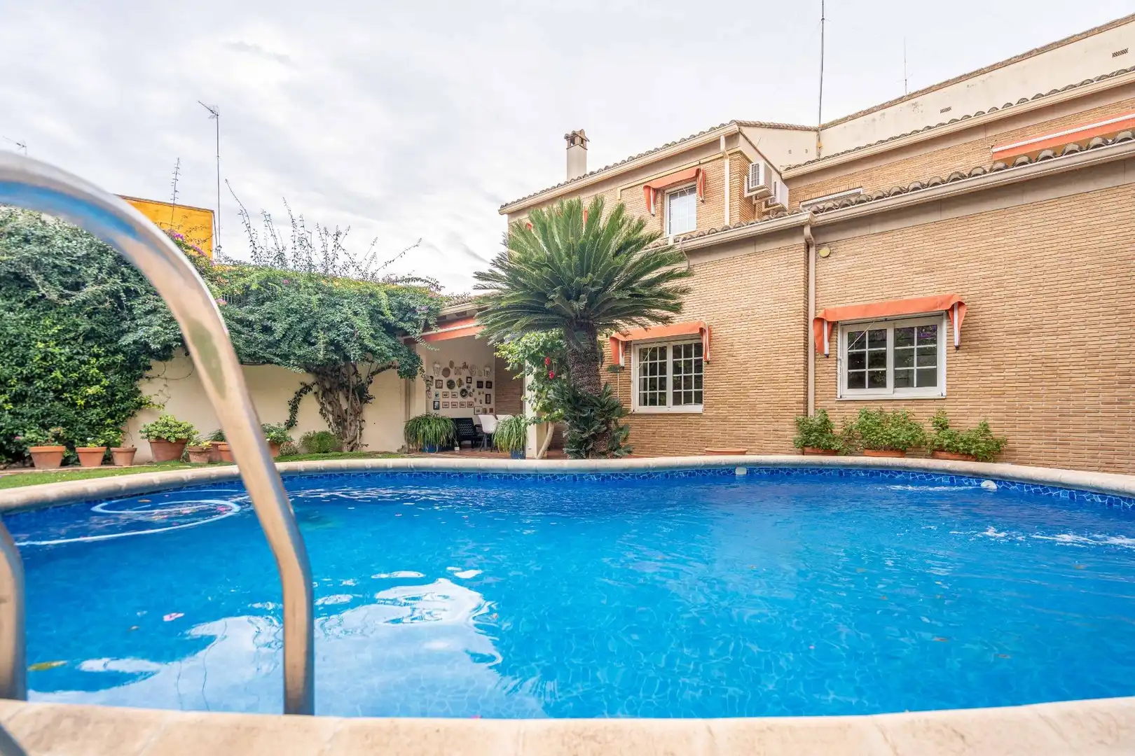 Piscina de Casa o xalet en venda en Canals amb Aire condicionat, Calefacció i Jardí privat