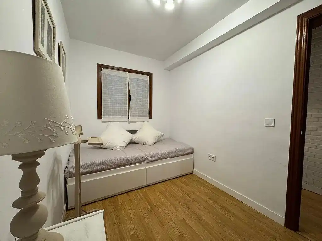 Habitación de Casa adosada en venta en El Escorial con Calefacción, Jardín privado y Parquet