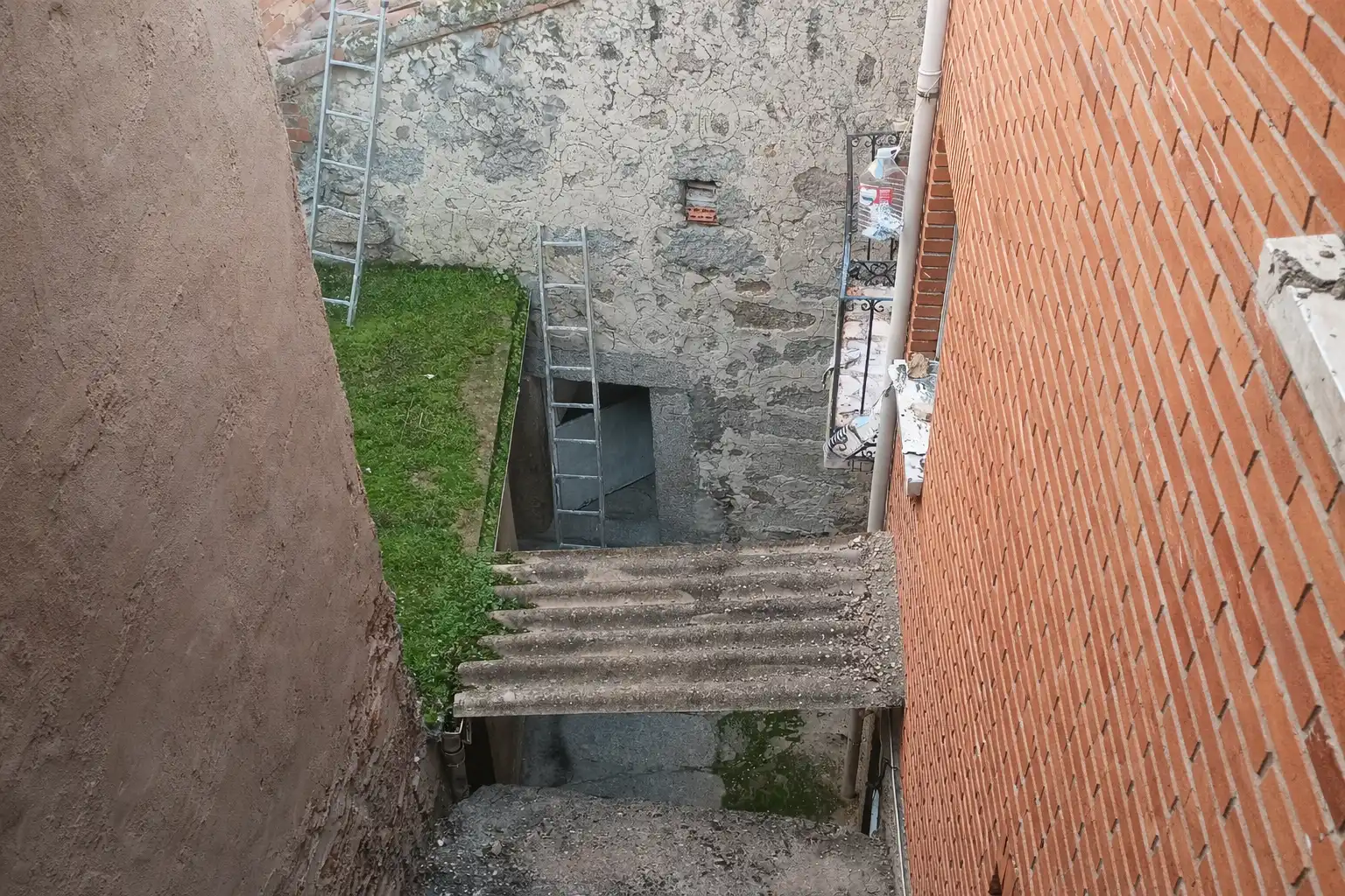 Exterior view of Houses for sale in Navalmoral  with Balcony