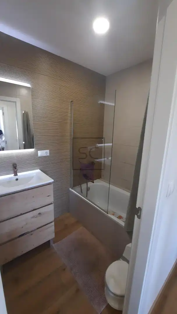 Badezimmer von Wohnung zum Verkauf in Narón mit Heizung, Abstellraum und Möbliert