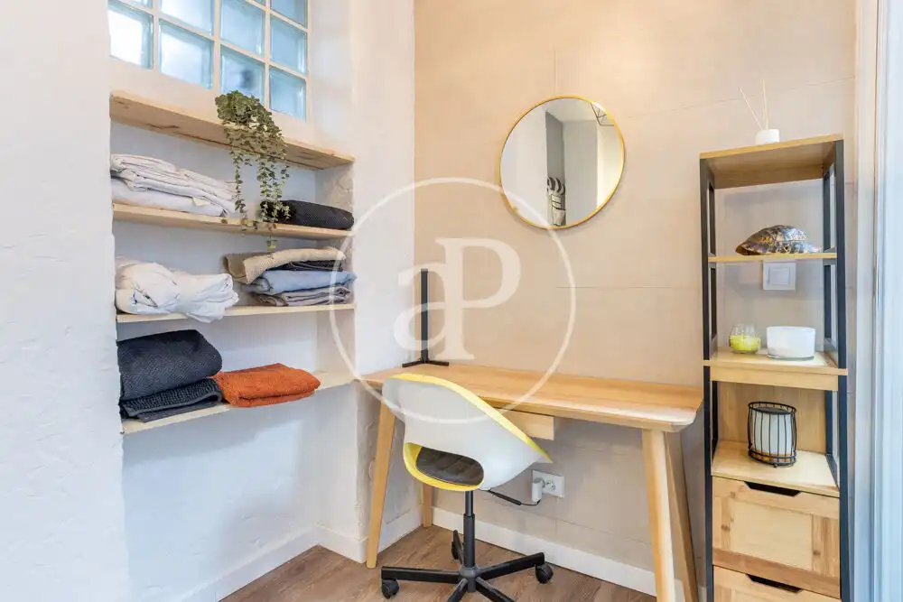 Schlafzimmer von Wohnung zur Miete in Valencia mit Klimaanlage, Heizung und Terrasse