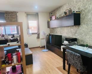 Sala d'estar de Apartament en venda en Terrassa amb Calefacció, Parquet i Moblat