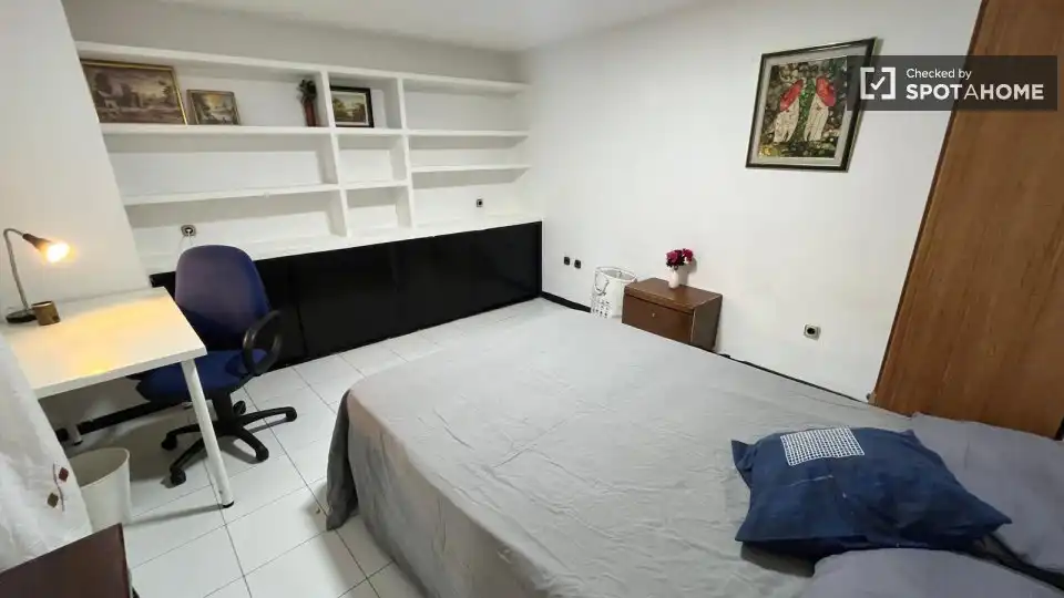 Habitación de Piso de alquiler en Madrid con Aire acondicionado, Calefacción y Amueblado
