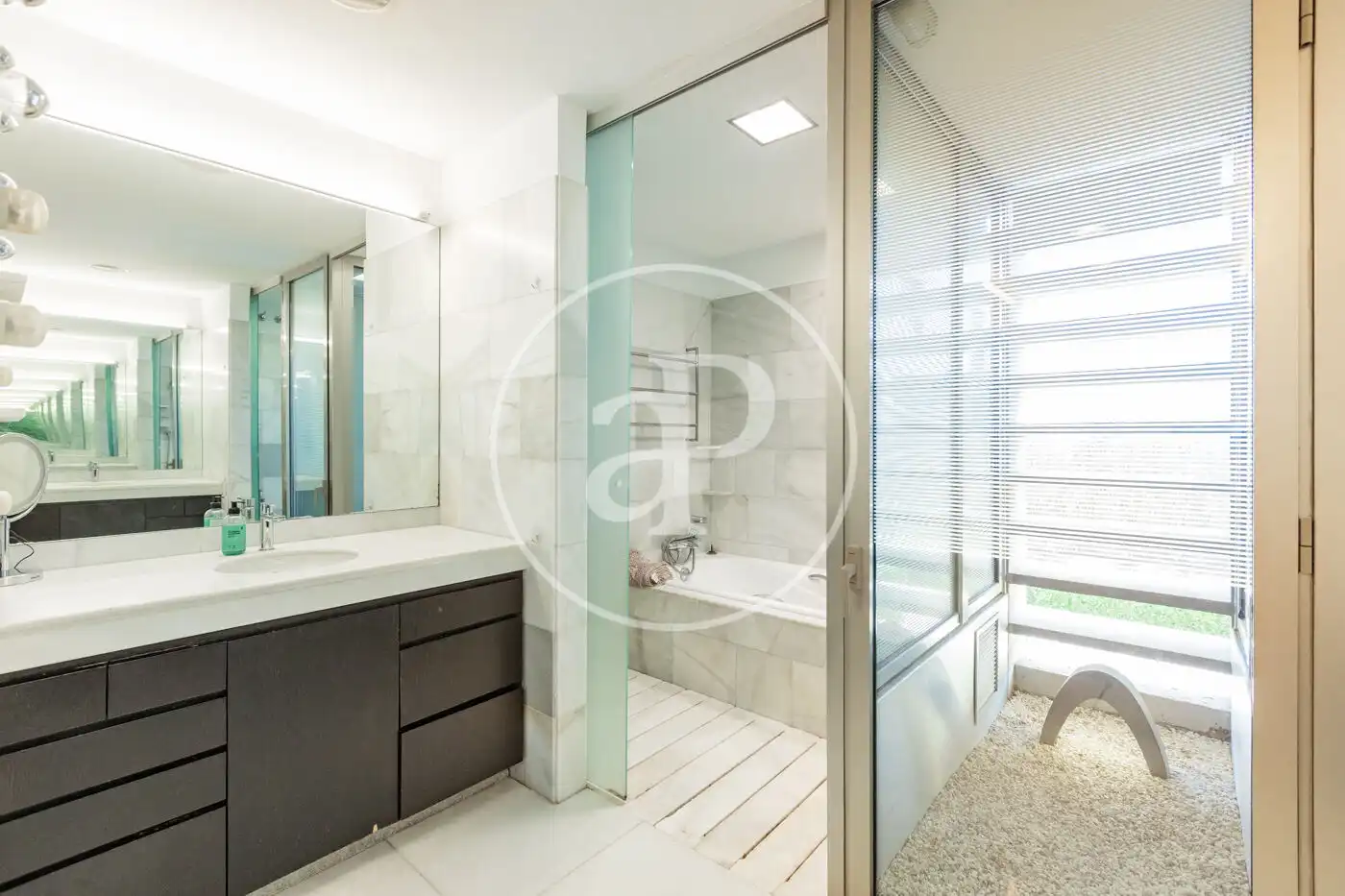 Bathroom of Houses for sale in Madrid  with Air Conditioner, Heating and Private garden