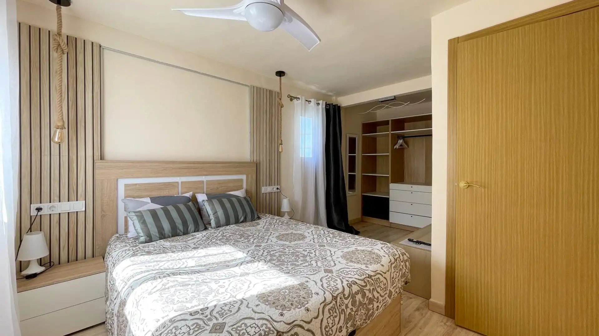 Bedroom of Apartments for rent in Benidorm  with Air Conditioner, Terrace and Furnished