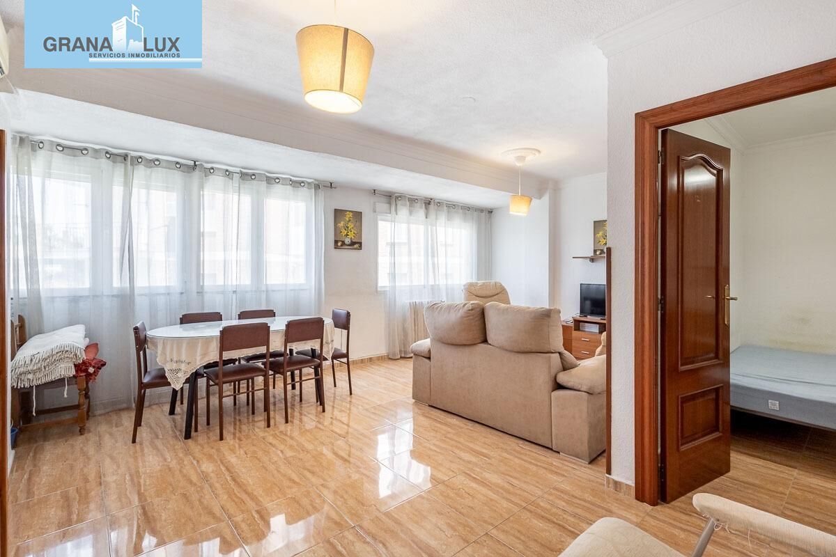 Sala de estar de Piso en venta en  Granada Capital con Calefacción