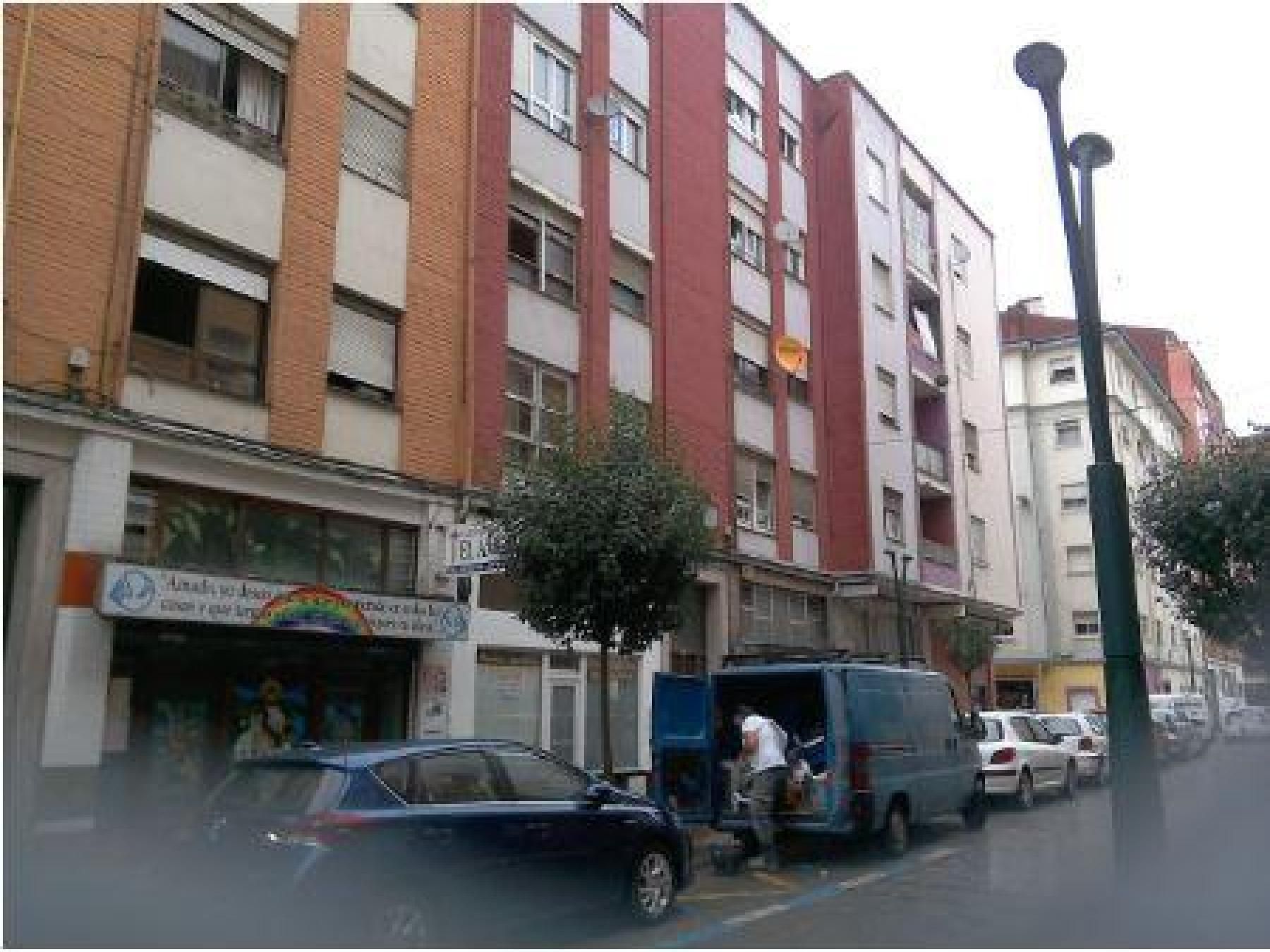Vista exterior de Piso en venta en Torrelavega 