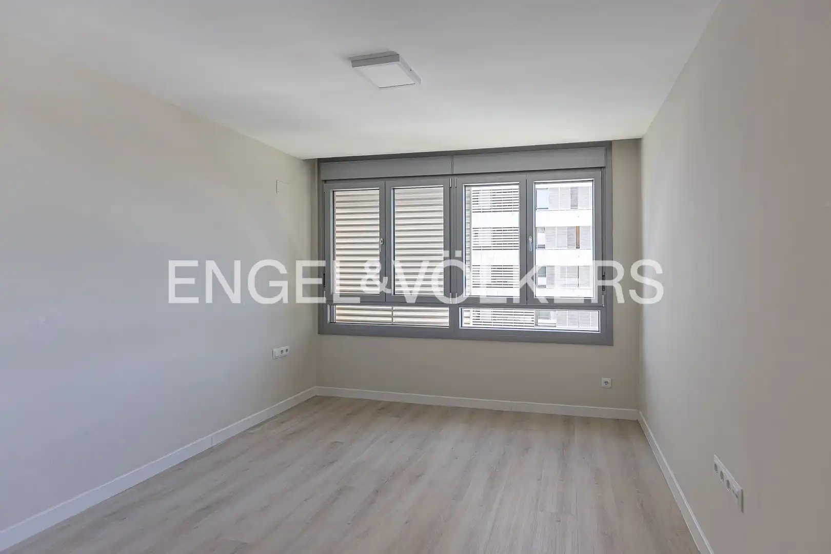 Bedroom of Flat for rent in Madrid  with Air Conditioner, Heating and Terrace