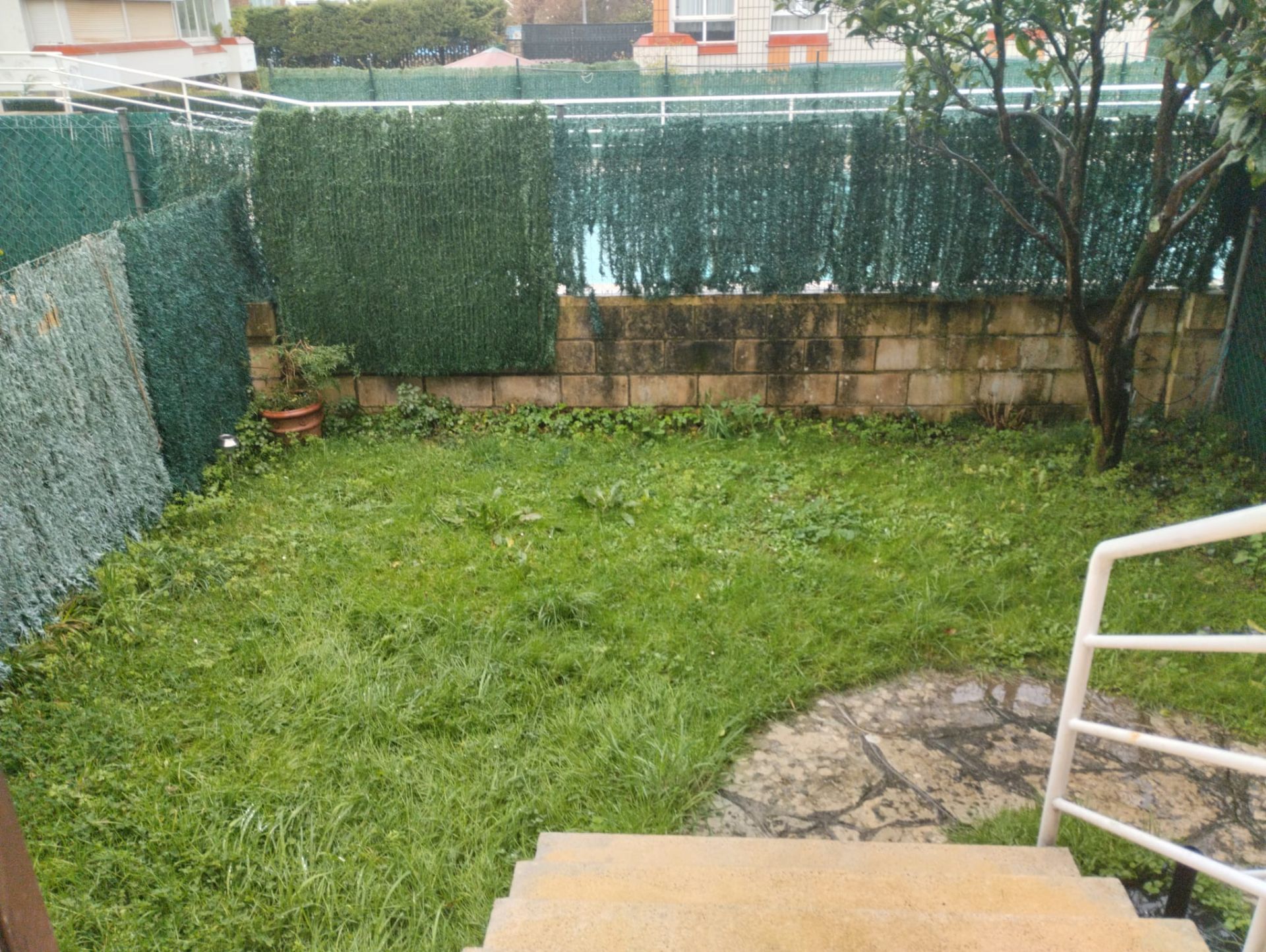 Garten von Einfamilien-Reihenhaus zum Verkauf in Laredo mit Heizung, Privatgarten und Terrasse