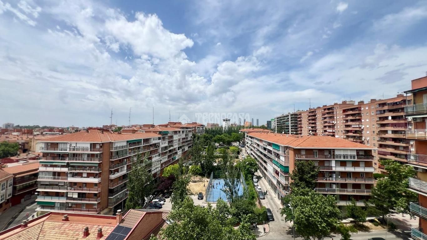 Vista exterior de Pis en venda en  Madrid Capital amb Aire condicionat i Terrassa