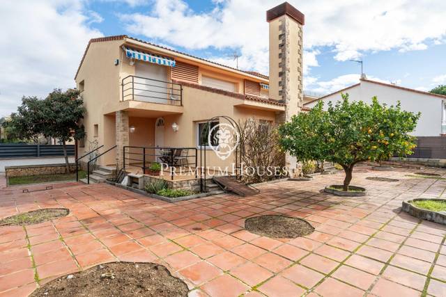 Casa-chalet en Venta en Centre