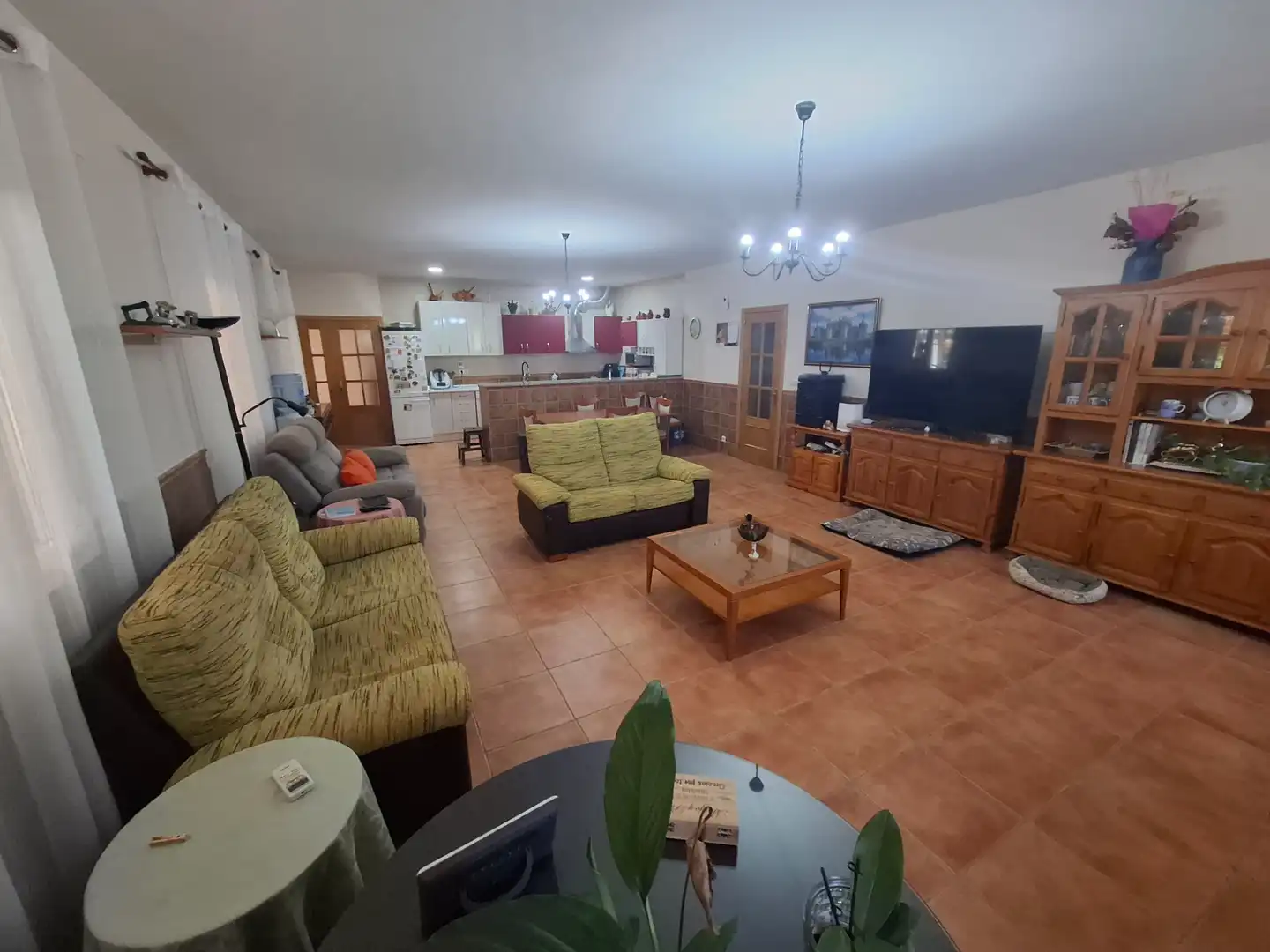 Sala d'estar de Finca rústica en venda en Fernán Caballero amb Aire condicionat, Calefacció i Traster