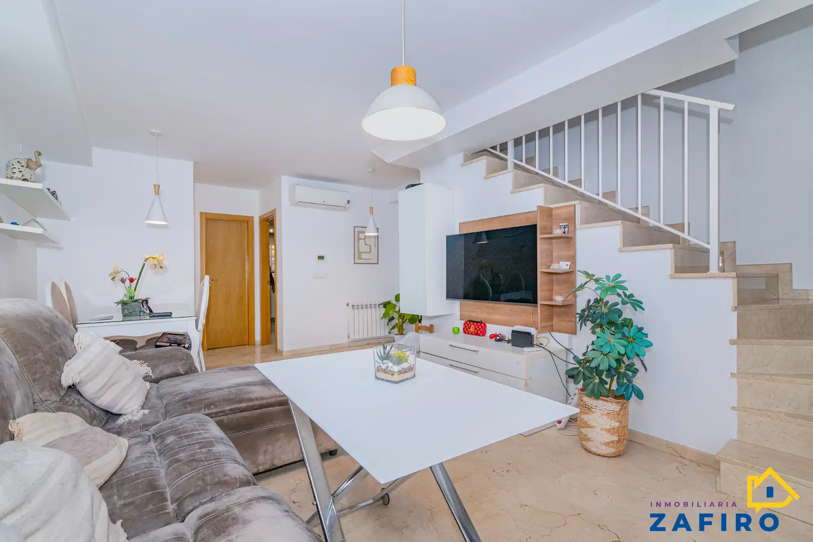 Casa aparellada amb terrassa en venda a Jun, imagen 12