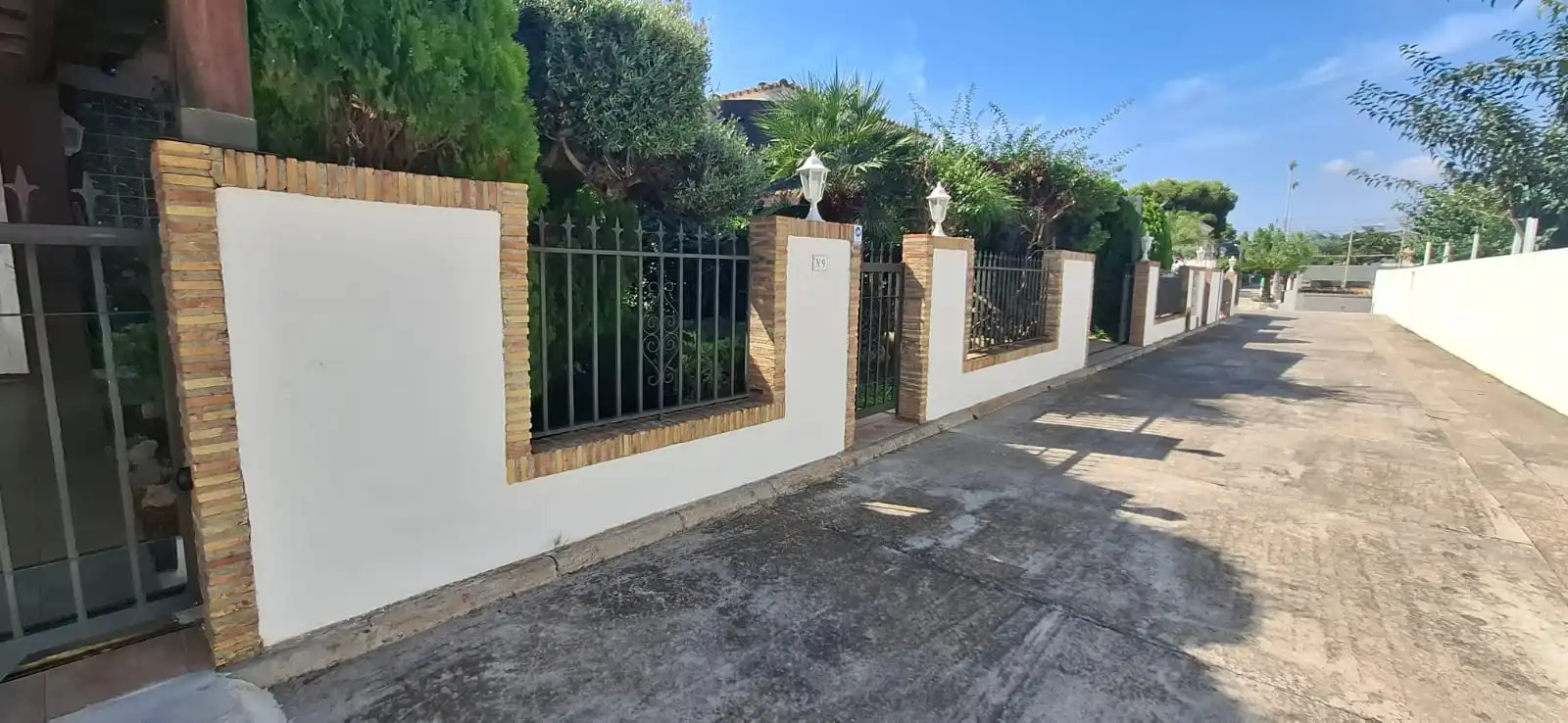 Vista exterior de Casa o chalet en venta en Benicasim / Benicàssim con Calefacción, Jardín privado y Terraza