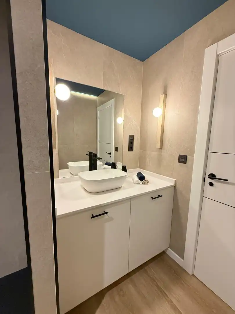 Bathroom of Flat for rent in Salamanca  with Heating, Parquet flooring and Terrace