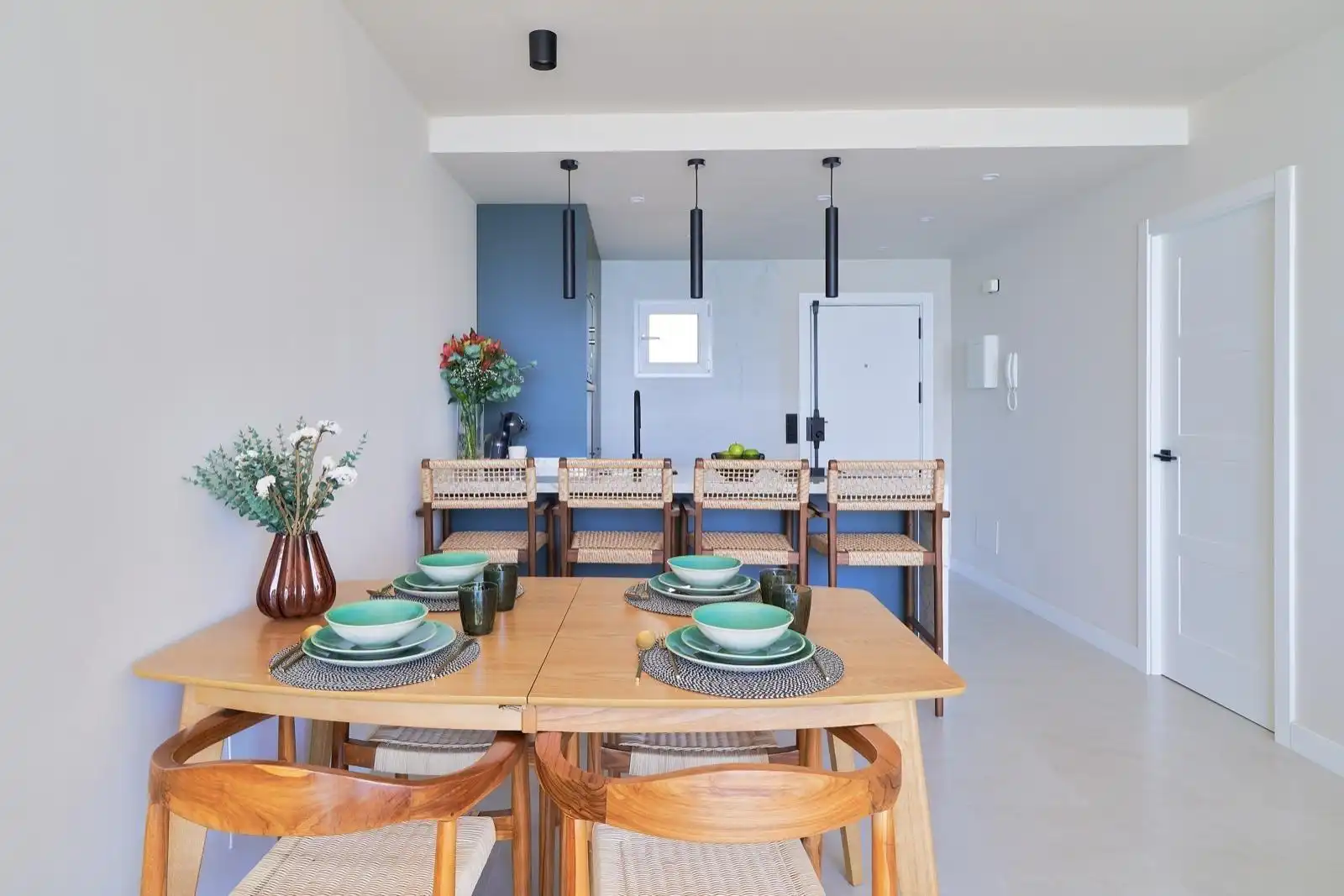 Menjador de Apartament de lloguer en Benalmádena amb Aire condicionat, Terrassa i Moblat