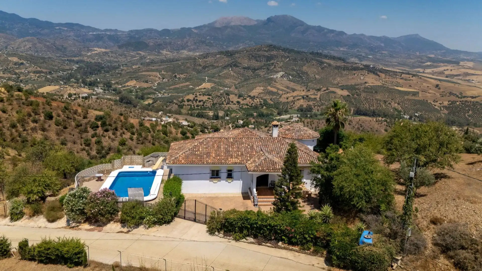 Casa rústica amb piscina en venda a Guaro, imagen 48