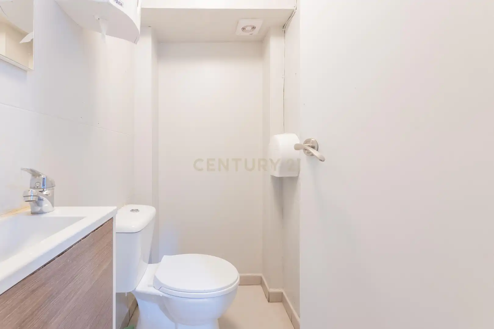 Baño de Local en venta en Valencia con Aire acondicionado y Alarma