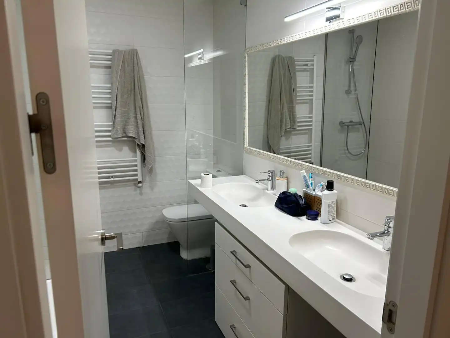 Baño de Piso en venta en Tomares con Aire acondicionado, Terraza y Amueblado