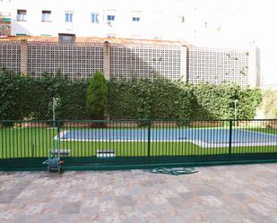 Swimming pool of Flat for sale in  Madrid Capital  with Air Conditioner and Terrace