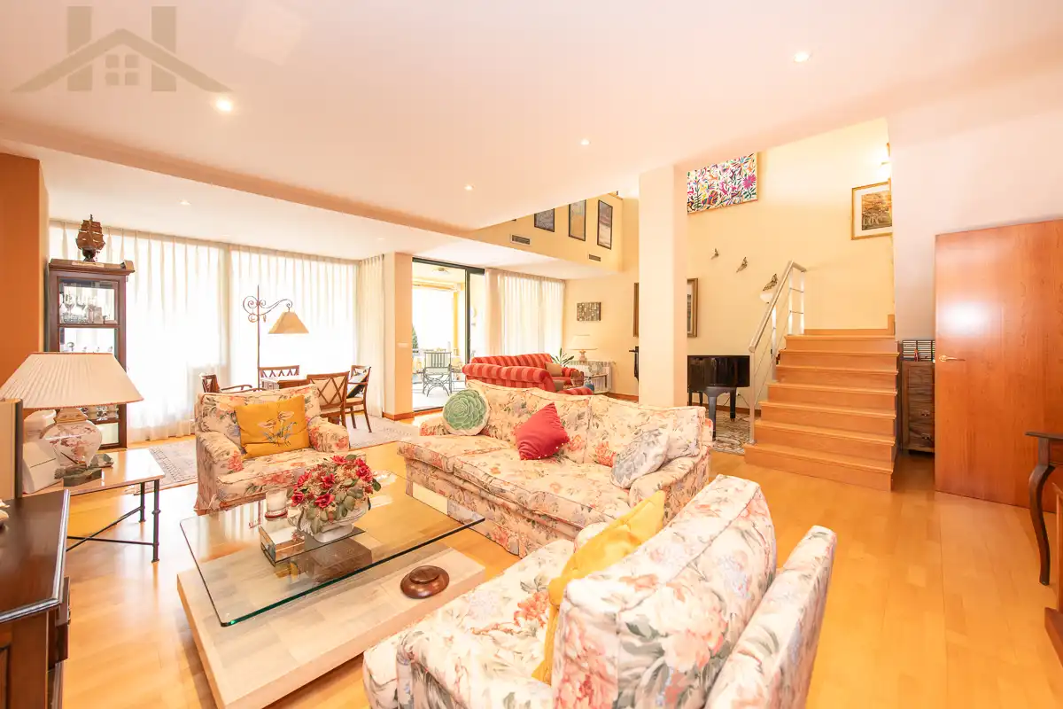 Sala de estar de Casa o chalet en venta en Tres Cantos con Aire acondicionado, Calefacción y Jardín privado