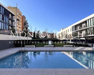 Swimming pool of Flat to rent in  Barcelona Capital  with Air Conditioner, Heating and Parquet flooring