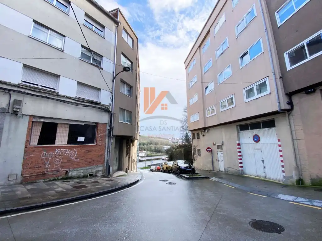 Vista exterior de Apartamento en venta en Santiago de Compostela  con Balcón