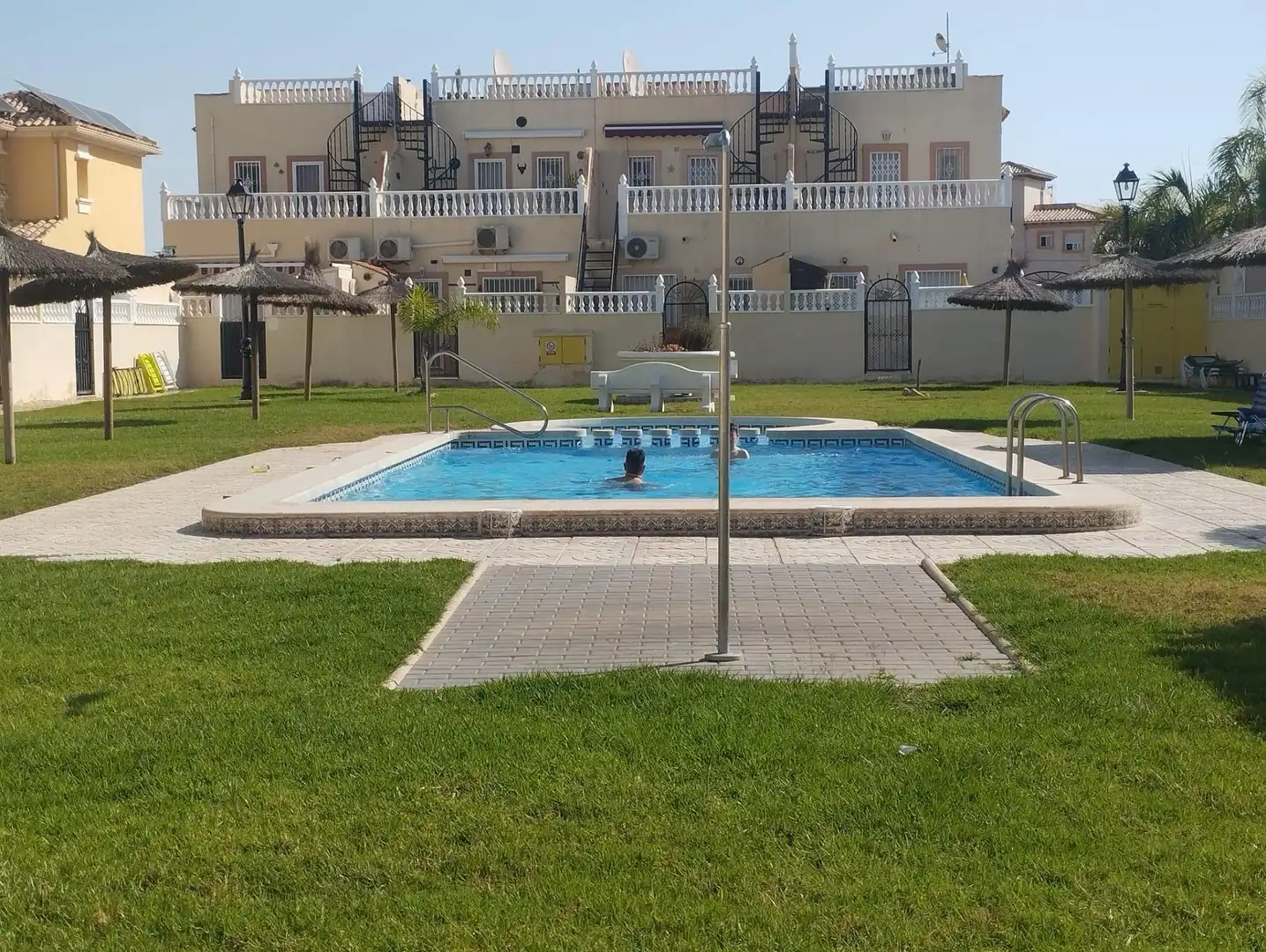 Piscina de Apartament en venda en Orihuela amb Aire condicionat, Calefacció i Jardí privat