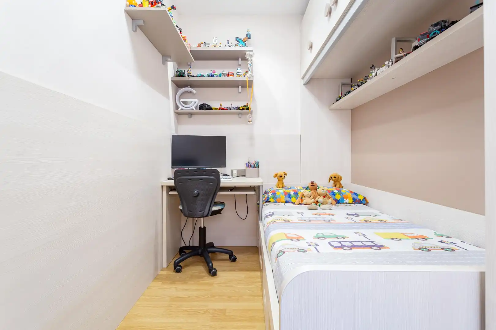 Bedroom of Attic for sale in Reus  with Air Conditioner, Private garden and Parquet flooring