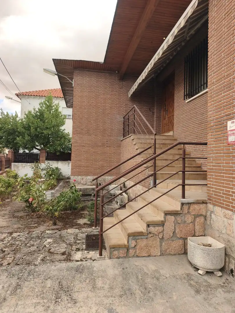 Exterior view of Houses for sale in Recas  with Air Conditioner, Heating and Private garden