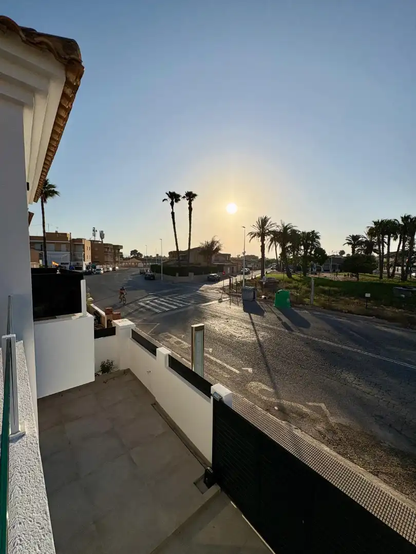 Vista exterior de Casa adosada en venda en San Javier amb Aire condicionat, Calefacció i Jardí privat