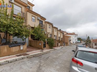 Casa a schiera con balcone in vendita a Calle de las Eras Altas 21