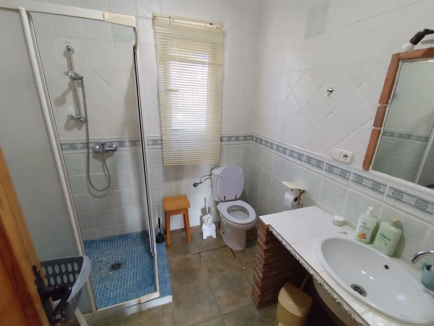Bany de Finca rústica en venda en Coín amb Aire condicionat, Jardí privat i Terrassa