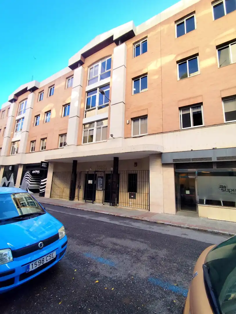 Außenansicht von Büro zum Verkauf in Sevilla mit Klimaanlage