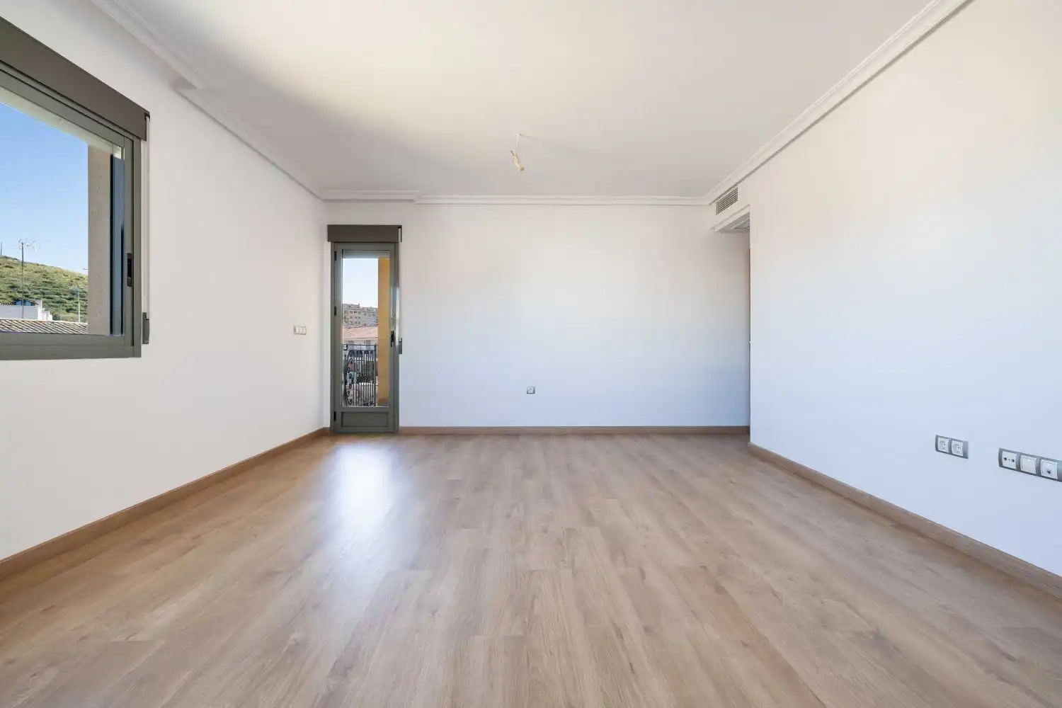 Living room of Flat for sale in Murcia  with Parquet flooring, Storage room and Balcony