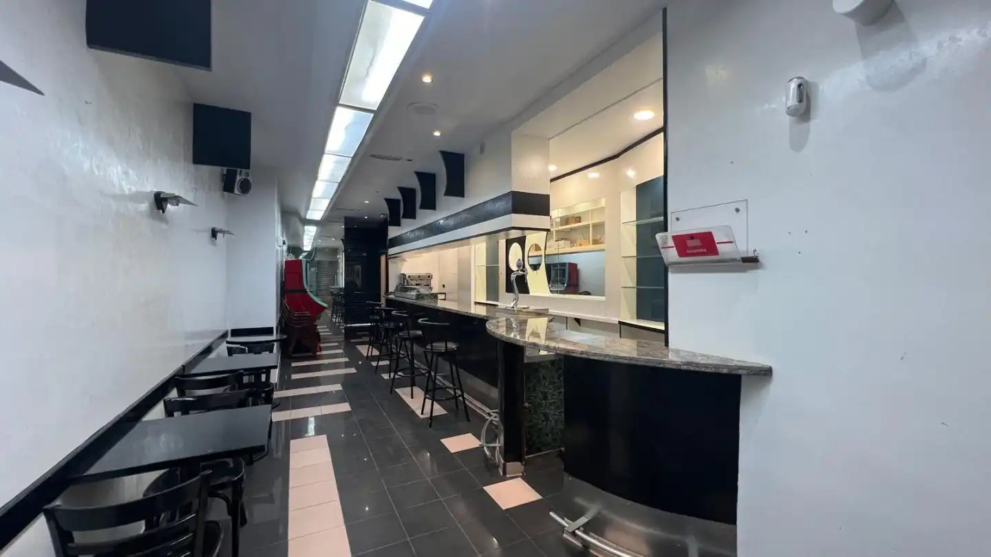 Business premises for sale in Pintor Obdulio Lopez de Uralde Kalea, imagen 7