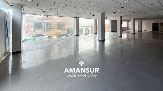 Local comercial en Alquiler en Avenida Guatemala en Reina Victoria - Matadero